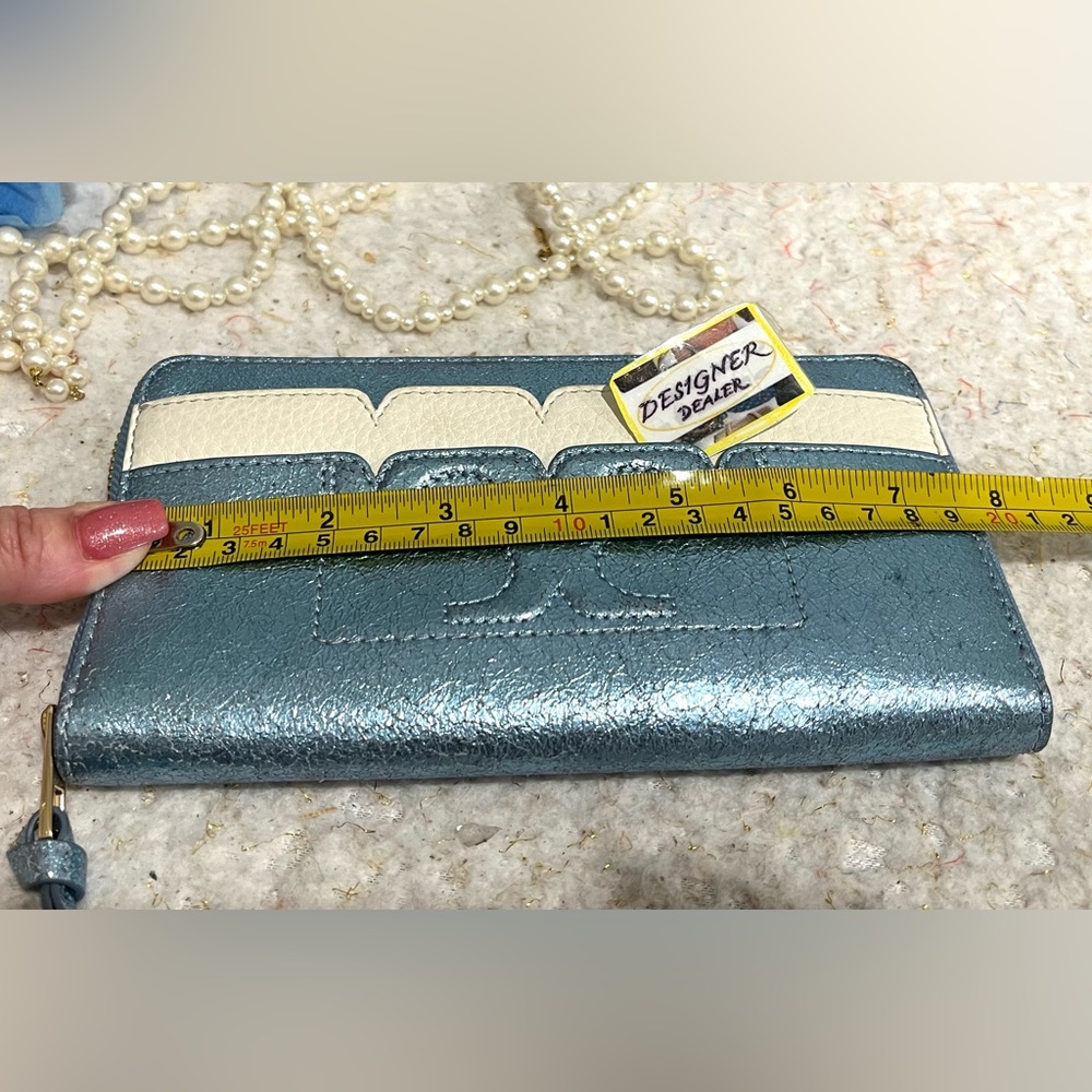 TORY BURCH Blue and White Metallic Scallop Zip Around Wallet - Picture 11 of 12